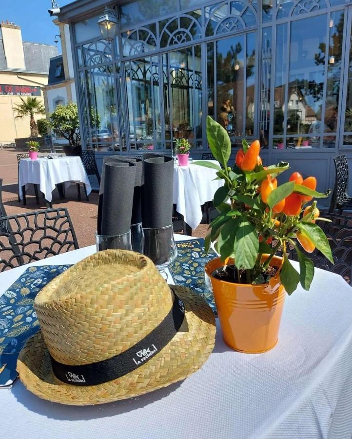 Hotel La Pêcherie à Courseulles-sur-Mer Extérieur photo